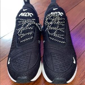 Women’s air max 270 size 8